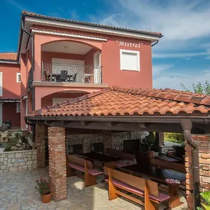Apartman Mistral, Lopar